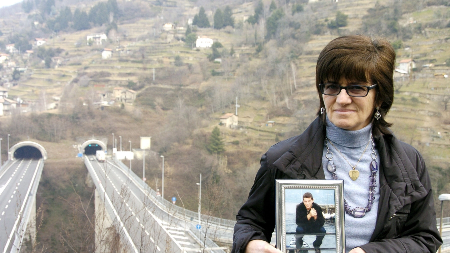Nadia Ciappesoni Girotti  dal 1999 ogni giorno fa visita  alla tomba del figlio