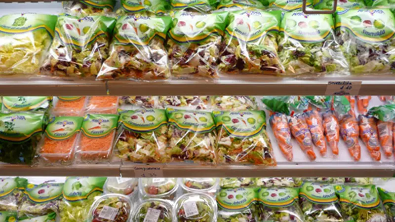 La direttiva Ue sull'insalata in busta sta suscitando più di una preoccupazione La direttiva Ue sull'insalata in busta sta suscitando più di una preoccupazione