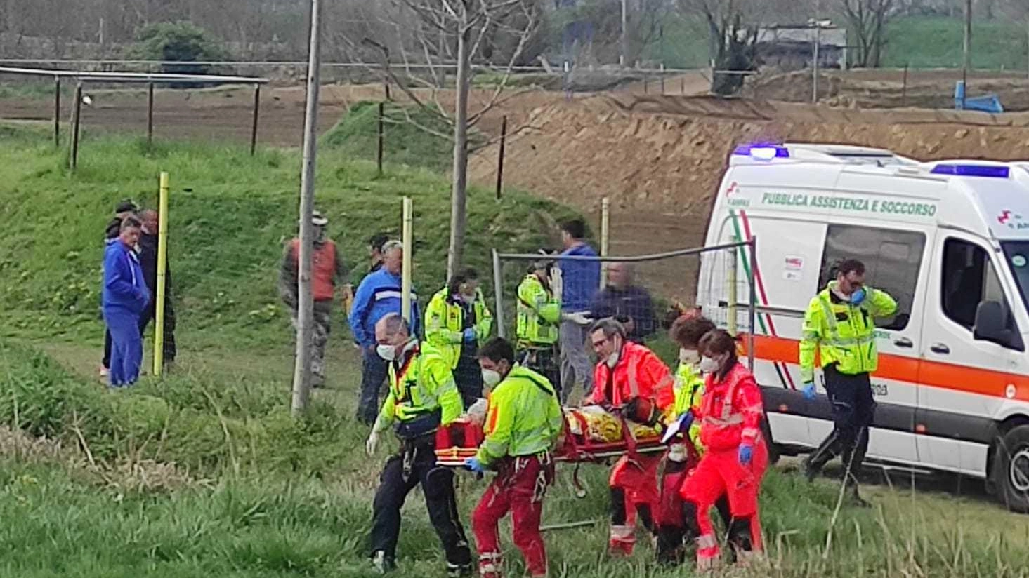 Spaventosa caduta  dopo il salto   con la moto da cross