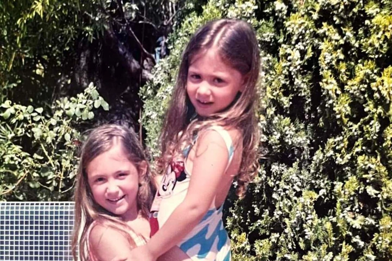 Le due sorelle Tramontano, Chiara e Giulia, in una foto da bambine