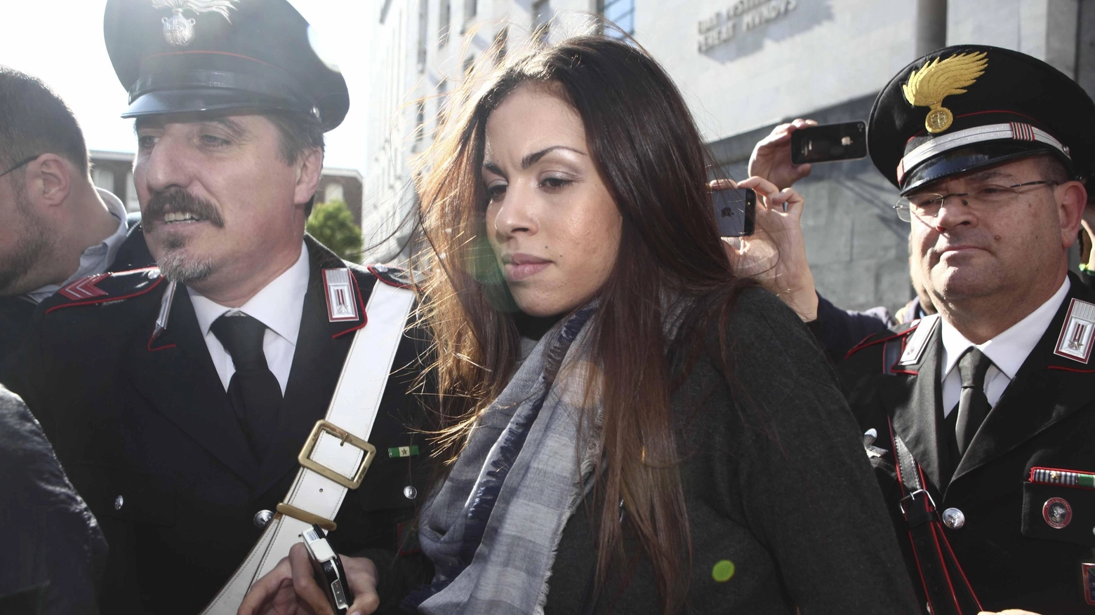 Ruby Karima El Mahroug all'uscita dal tribunale 