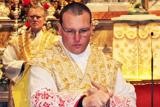 Il parroco dei sei campanili (Lovero, Sernio, Mazzo di Valtellina, Vervio, Rogorbello e Tovo), don Gianluca Dei Cas, ha annunciato durante la Messa di domenica scorsa la decisione presa dalla Parrocchia (N.P.)