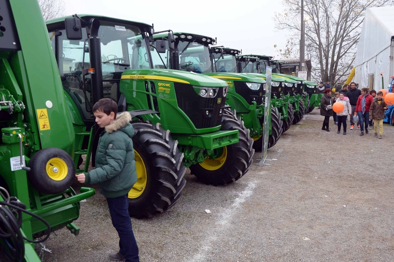 Alcuni dei mezzi agricoli esposti 