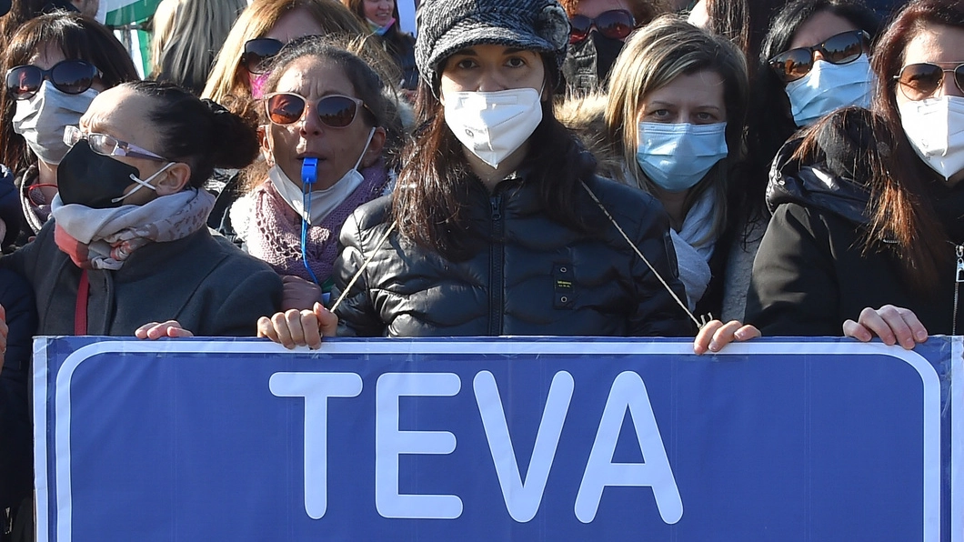 Teva chiude a Nerviano, via ai licenziamenti: 293 dipendenti perdono il lavoro