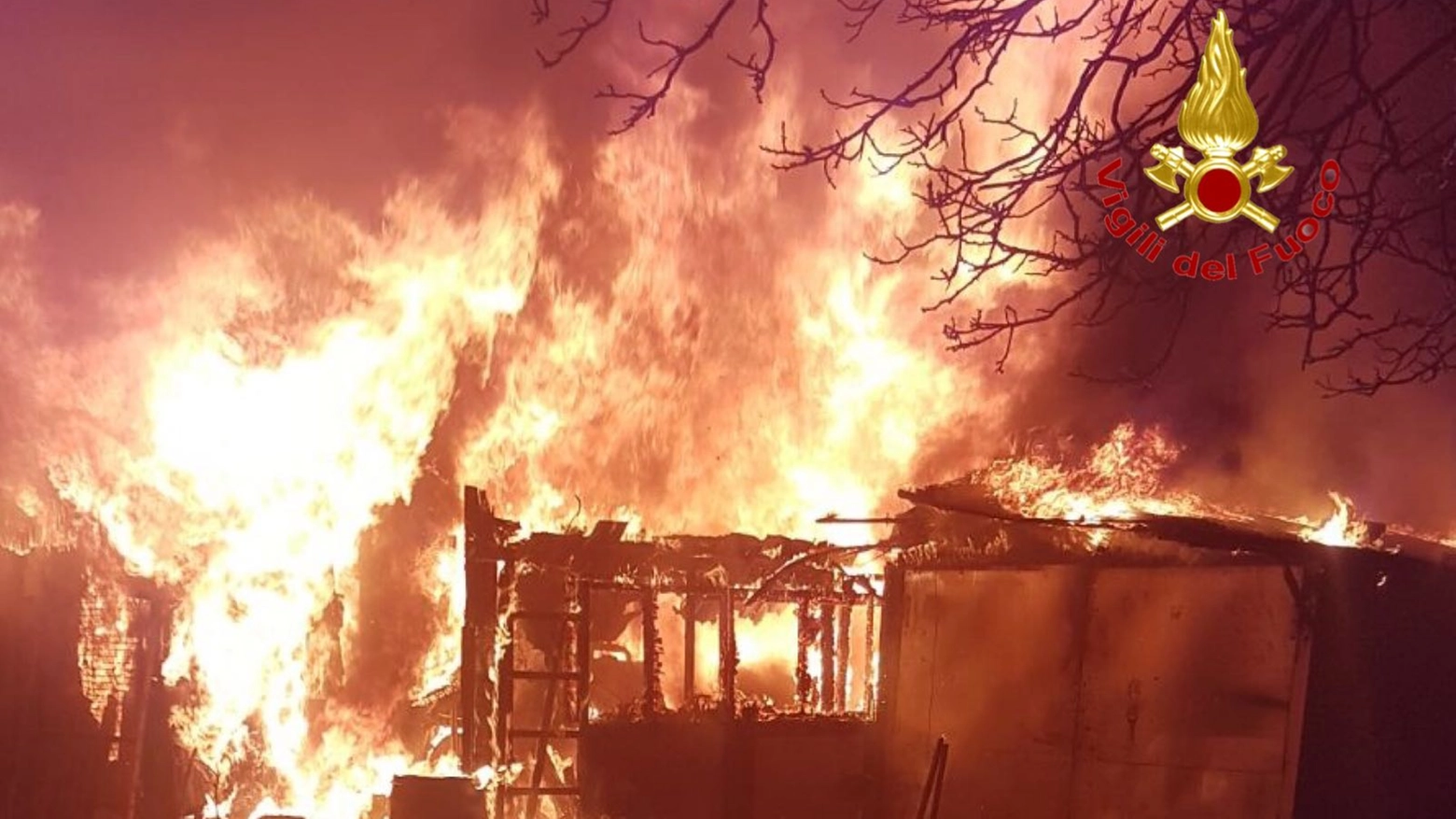 Incendio in una baracca a Lainate