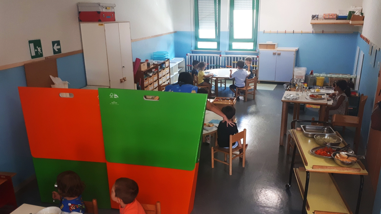Barriere anti covid in cartone nelle scuole dell'infanzia di Mantova