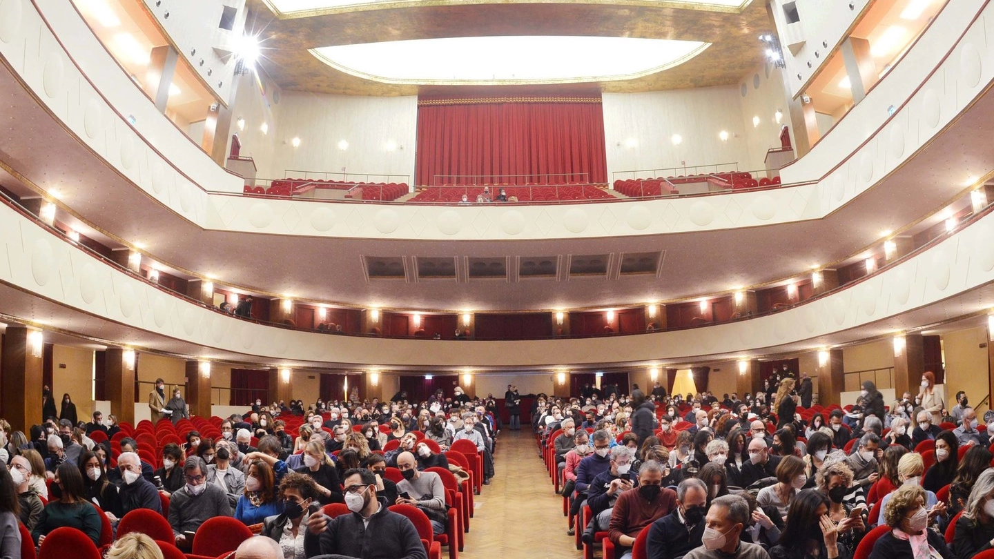 La platea del Teatro Lirico di via Larga prima di uno spettacolo