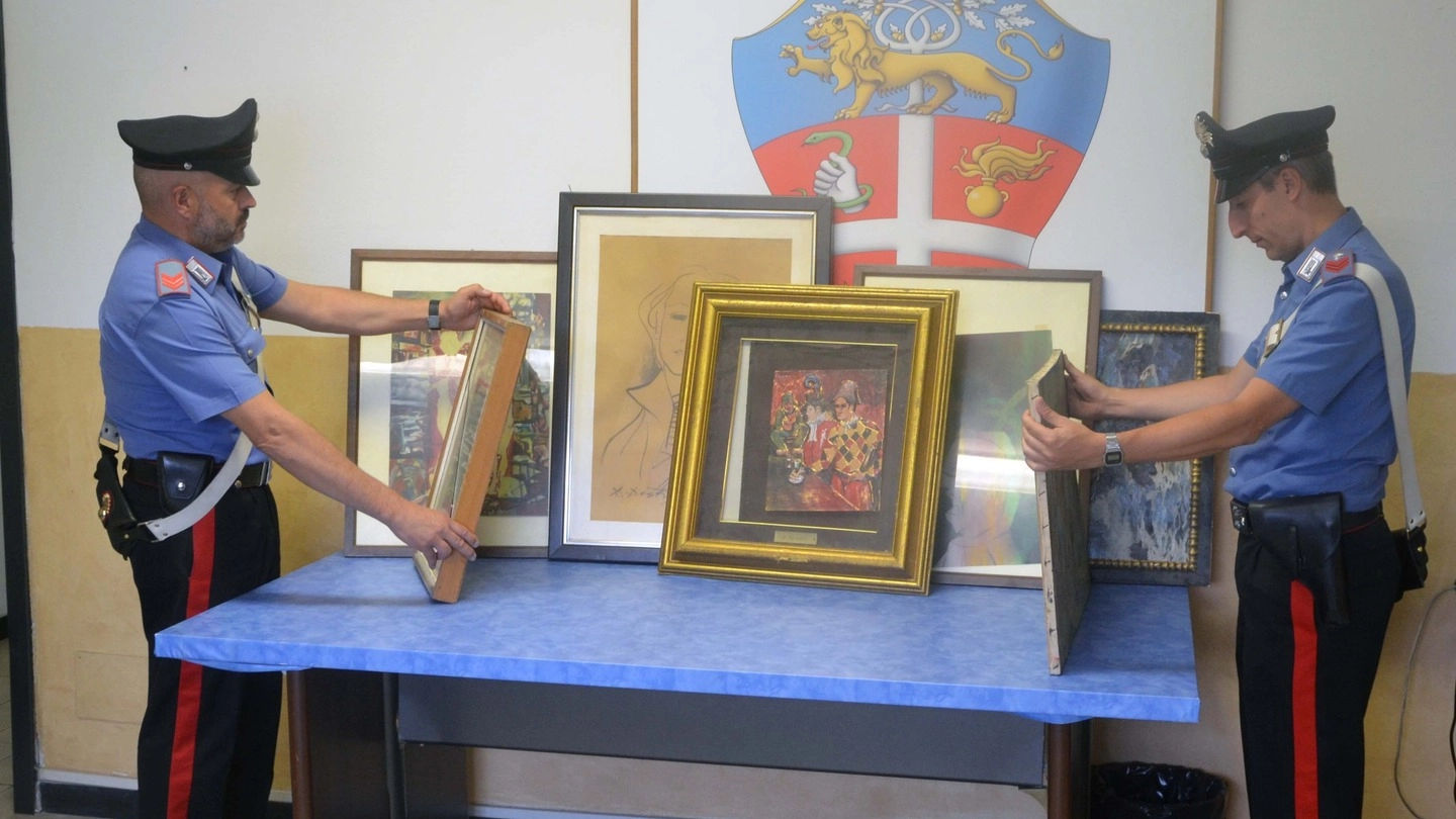 Ritrovamento di dipinti da parte dei carabinieri (foto repertorio)