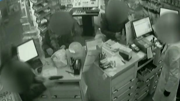 Rapina in farmacia, immagine telecamere videosorveglianza