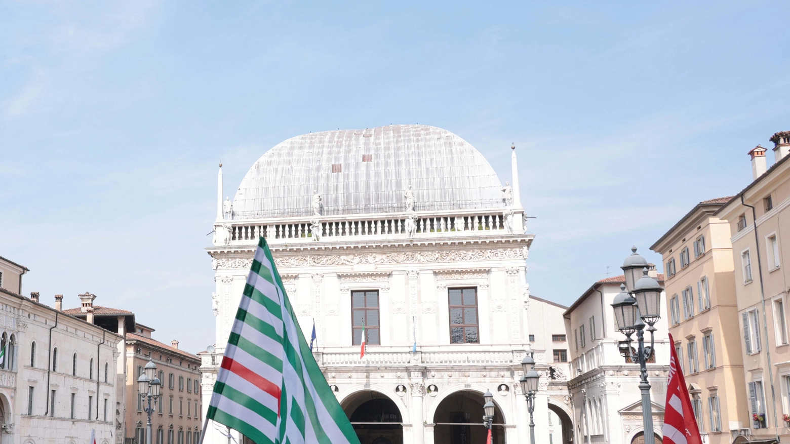 Piazza della Loggia  "La vita vinca sempre"