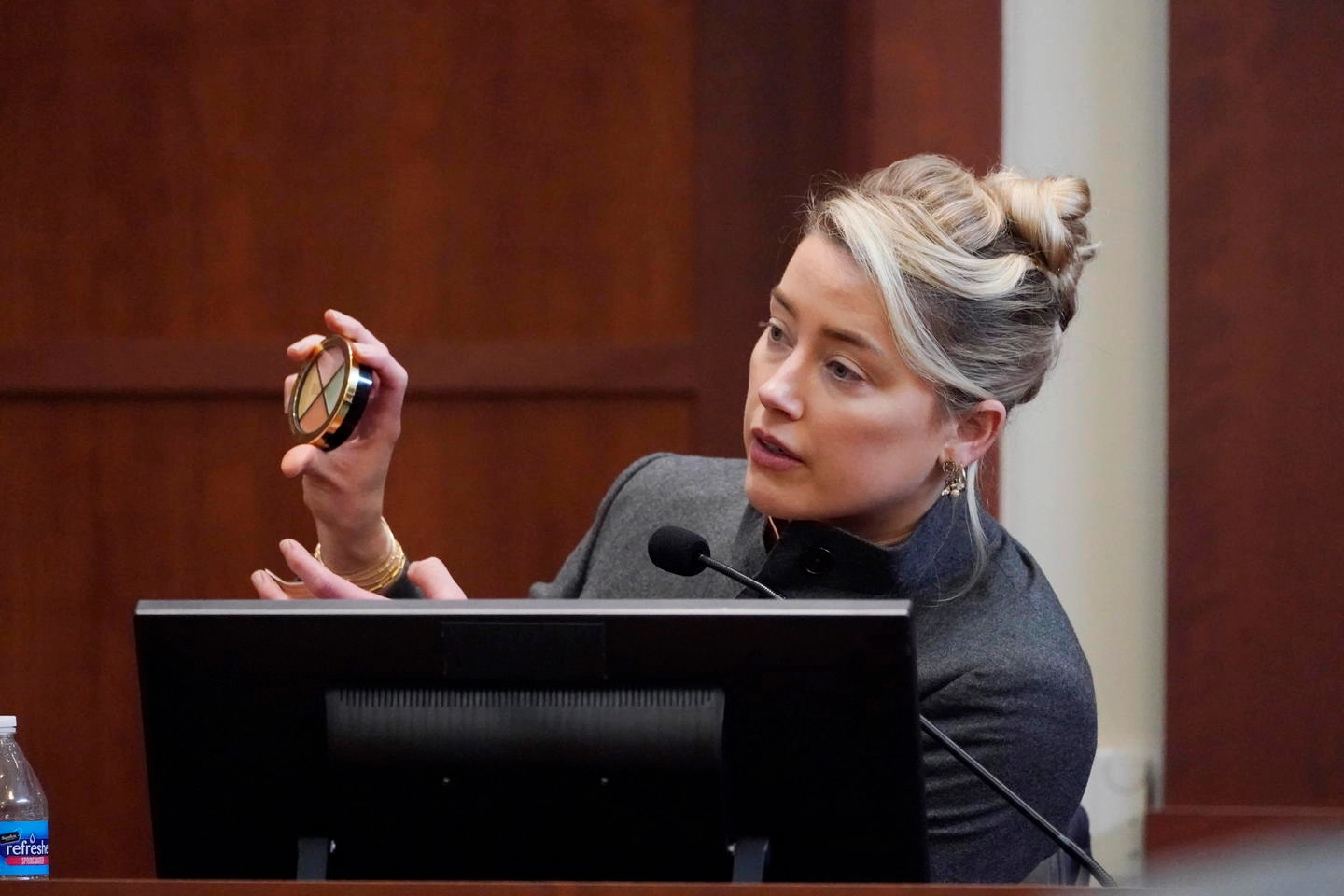 Amber Heard testimonia in Aula