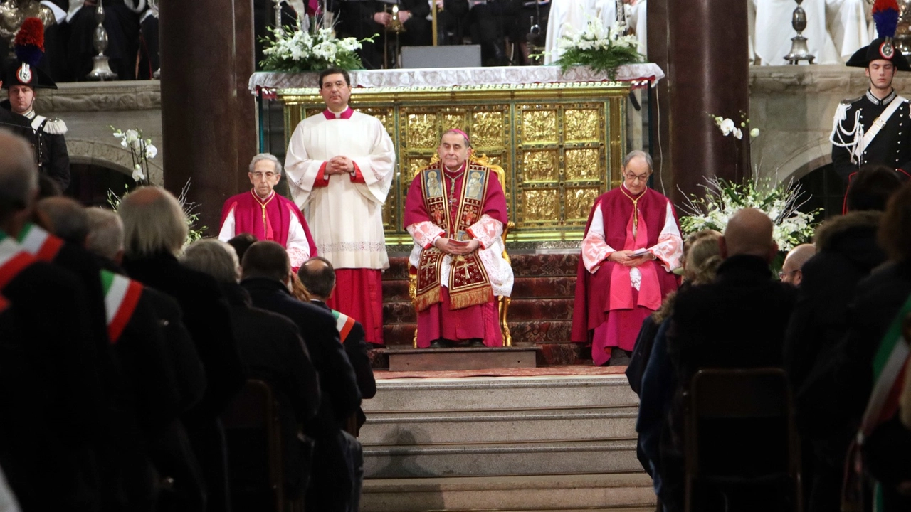 L'arcivescovo Mario Delpini nella Basilica di Sant'Ambrogio (foto Salmoirago)
