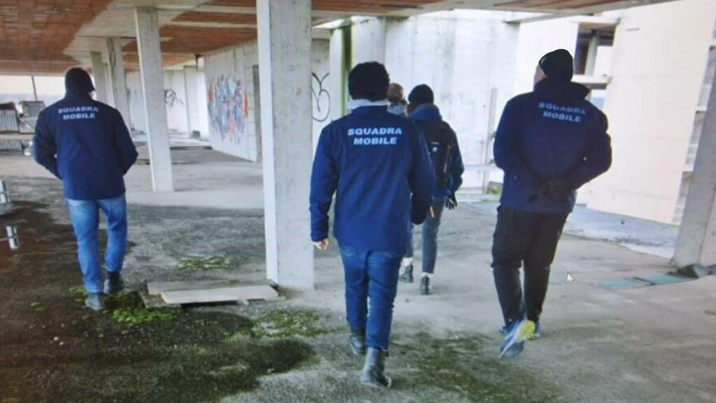 Uno dei sopralluoghi della polizia, a Villasanta, per cercare il presunto cadavere Uno dei sopralluoghi della polizia, a Villasanta, per cercare il presunto cadavere