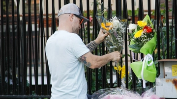 Omicidio di Sofia Castelli, il dolore nei fiori e nei tantissimi messaggi di amici e vip