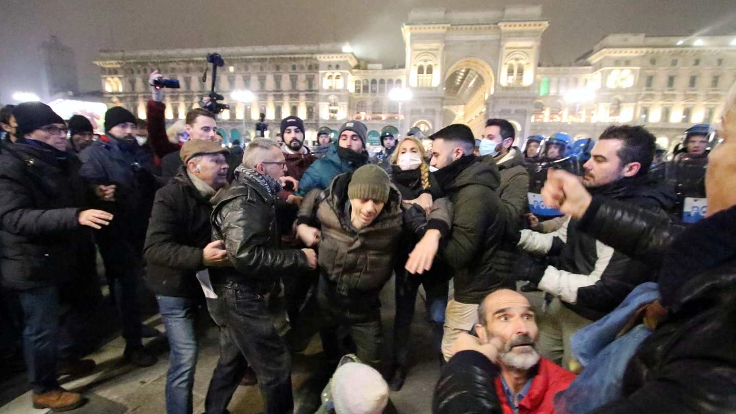 Tensione in piazza Duomo