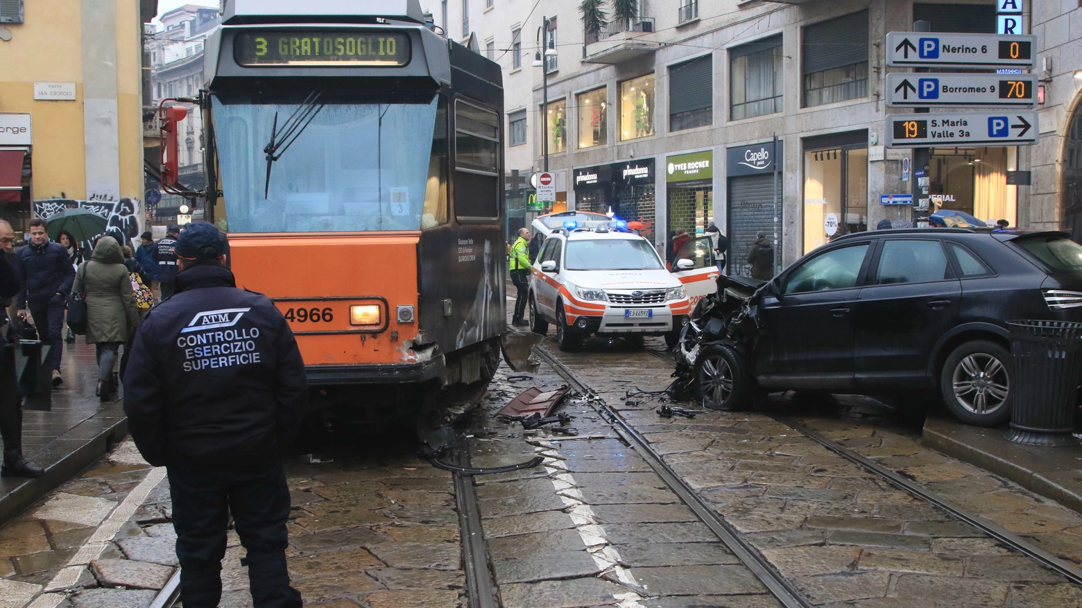 Incidente in via Torino tra tram e auto