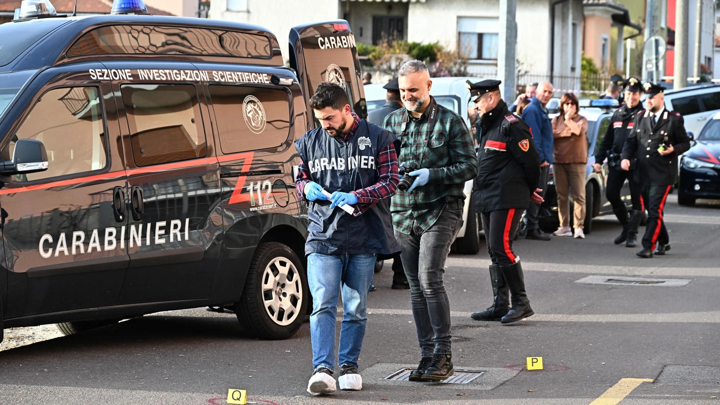 I rilievi dei carabinieri (Ansa)