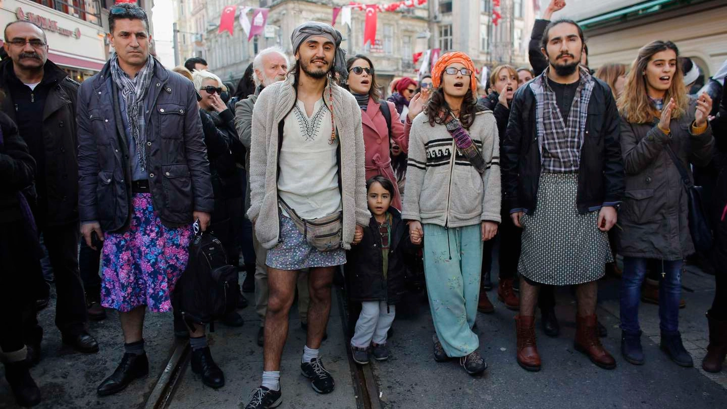 Istanbul: manifestazione di solidarietà contro le violenze alle donne (REUTERS / MURAD SEZER)