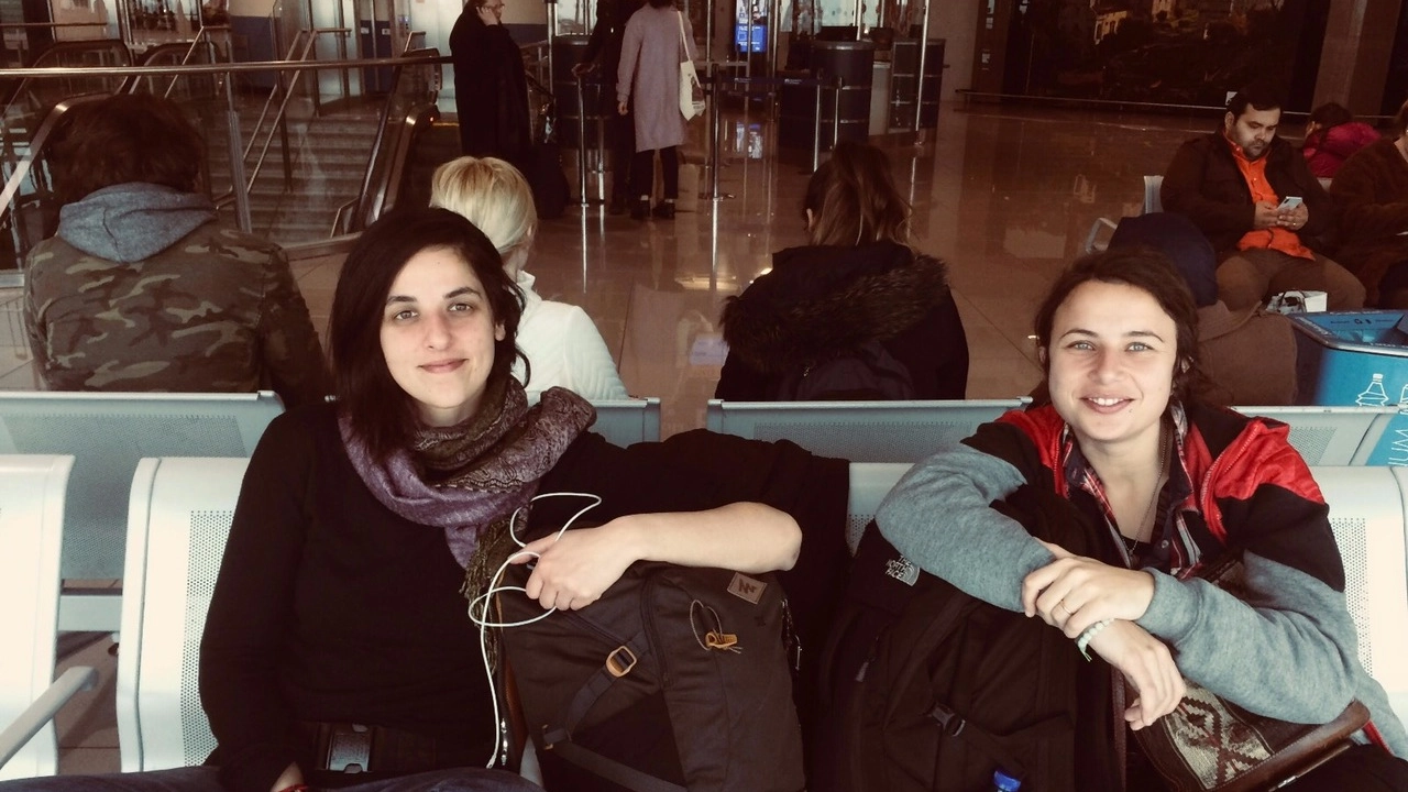 Sara Manisera, 28 anni, milanese e Arianna Pagani, trentenne  di Crema tornano domani dalla lunga trasferta in Iraq