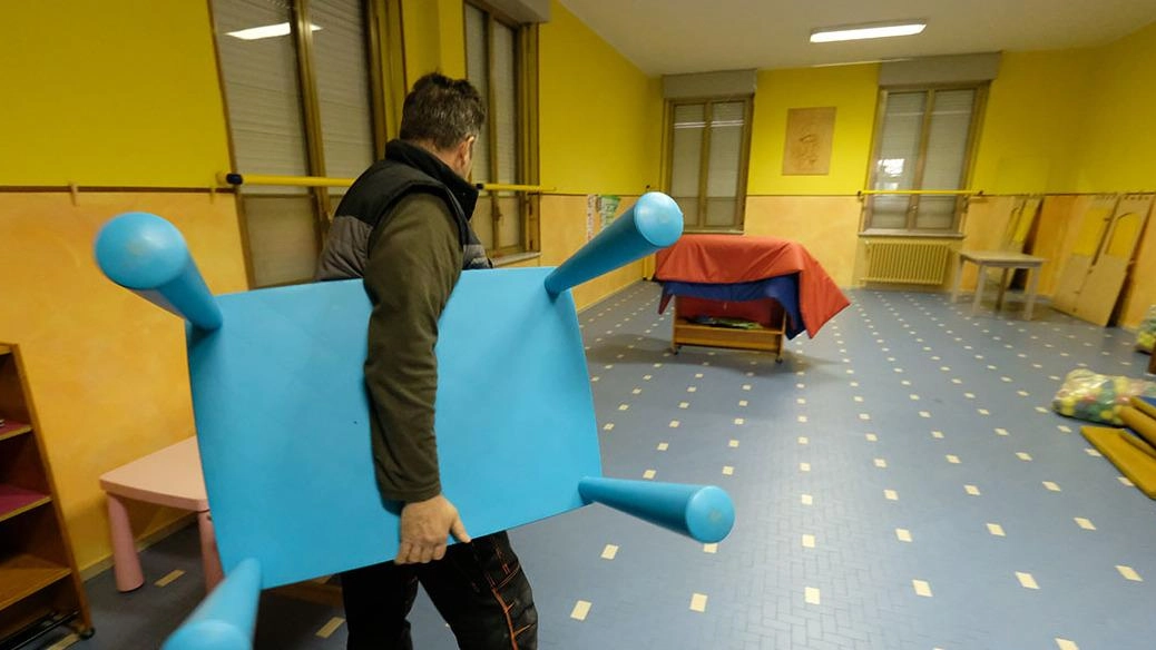 Nessuno vuole le ex scuole Seconda asta deserta Nessuno vuole le ex scuole Seconda asta deserta