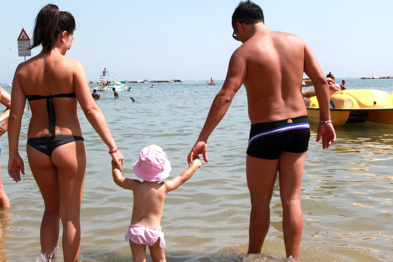 Una famiglia al mare (Ravaglia)