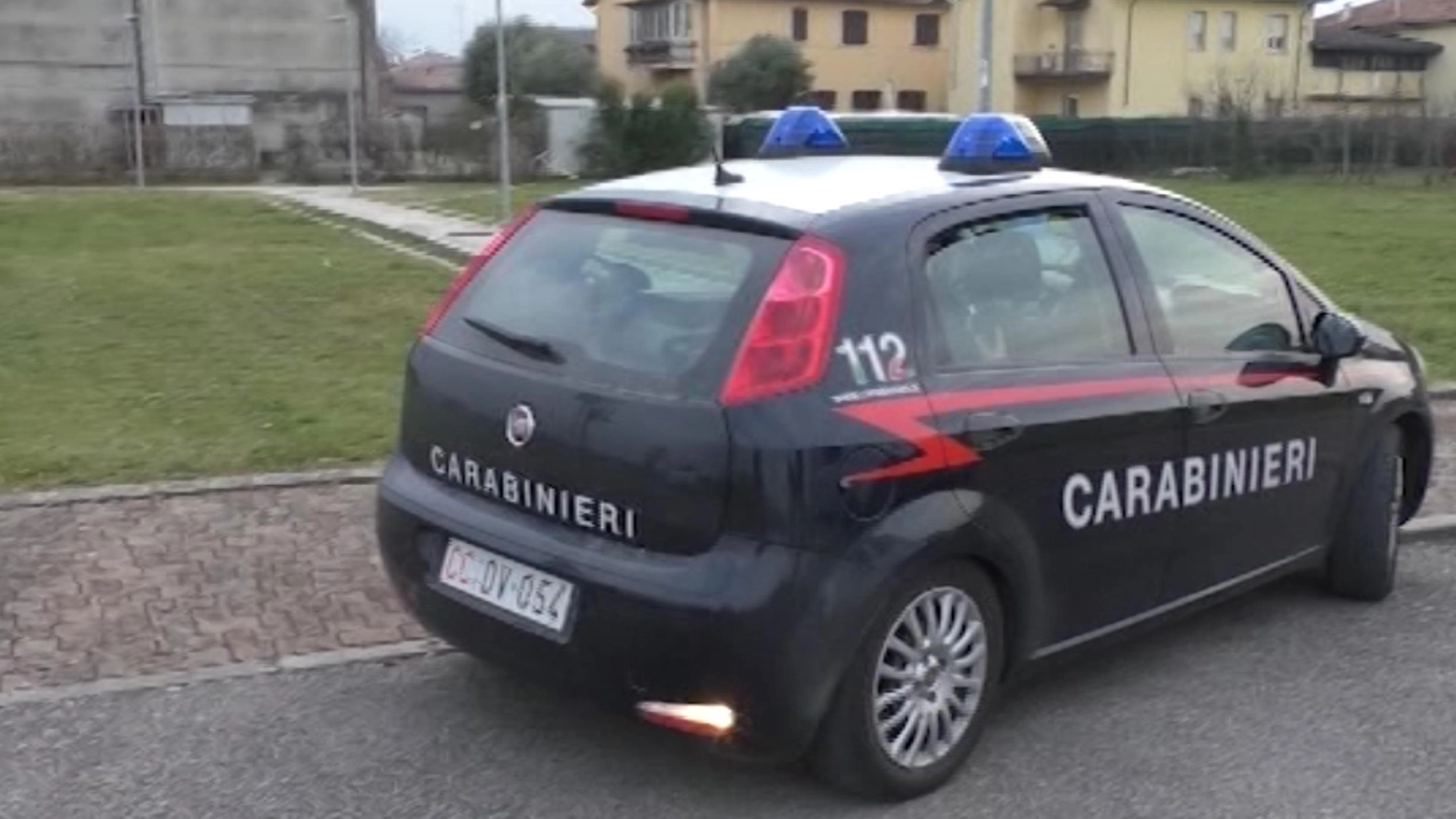 I carabinieri sul luogo dell'aggressione alla tredicenne