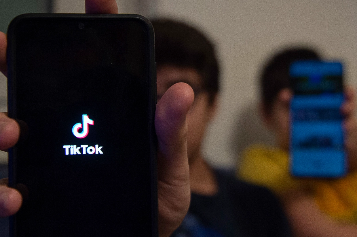 I ragazzini utilizzano tik Tok