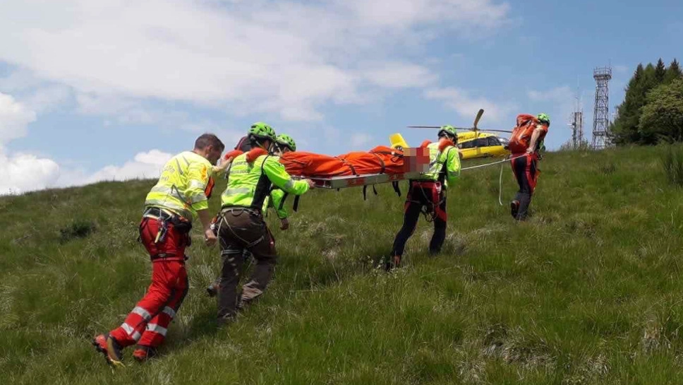 La parapendista soccorsa al Giumello La parapendista soccorsa al Giumello