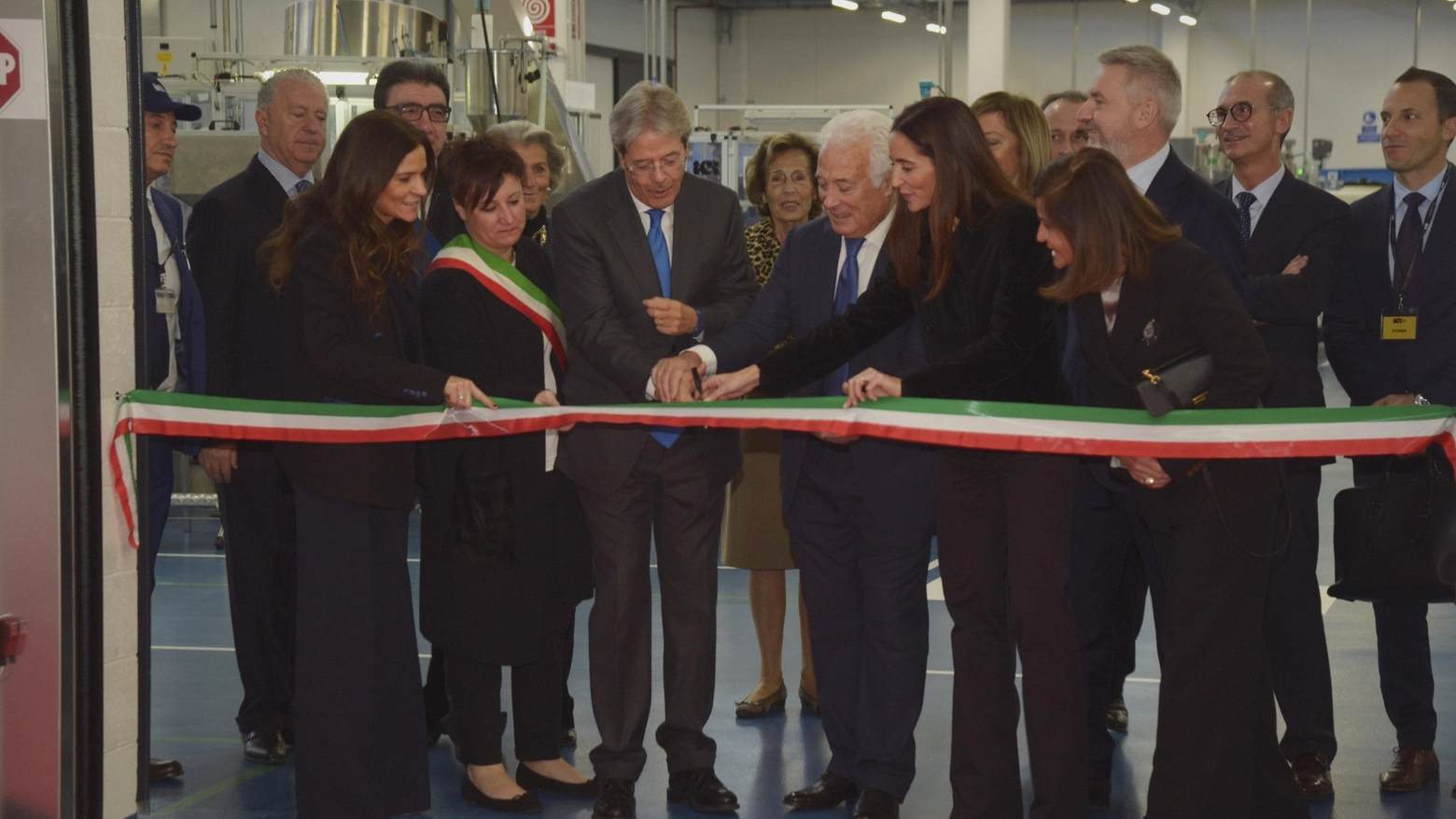 Paolo Gentiloni al taglio del nastro