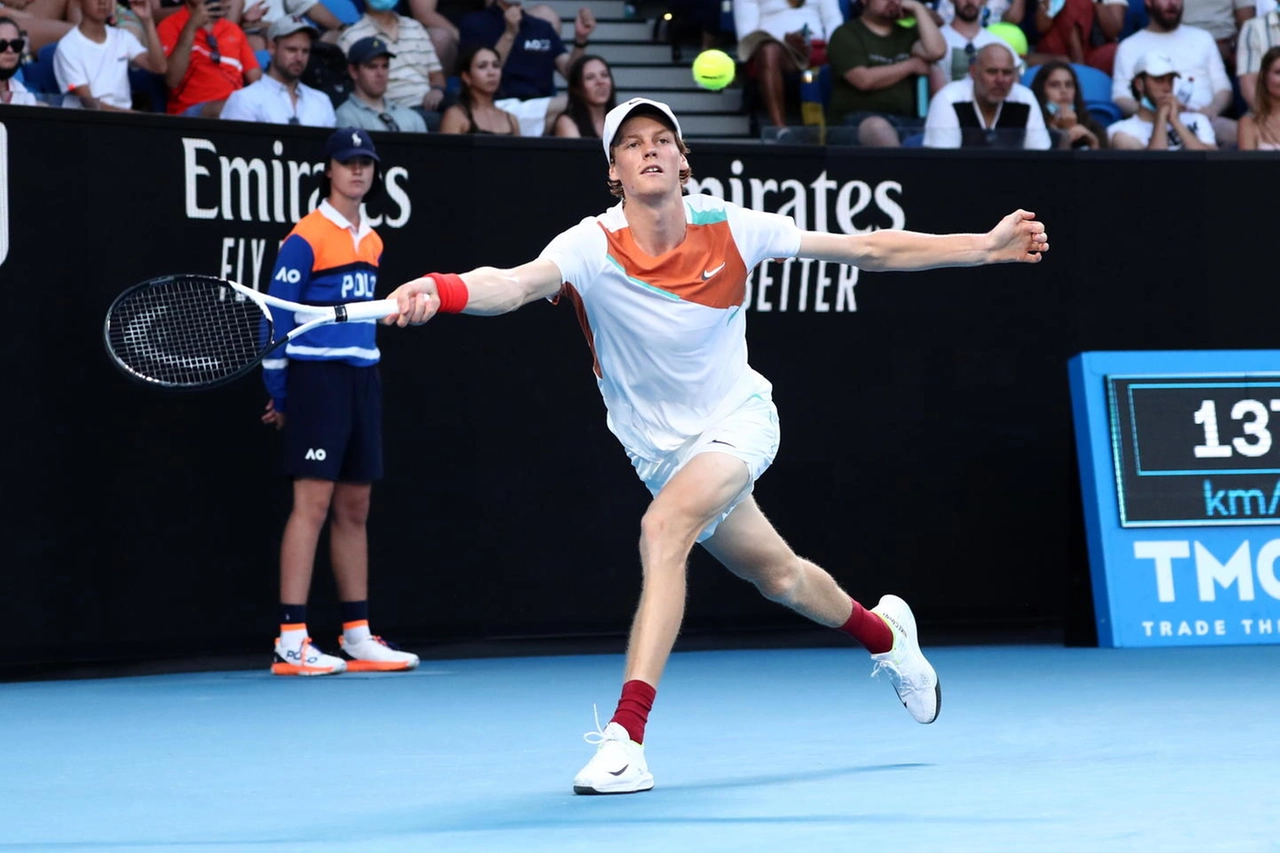 Jannik Sinner in azione a Melbourne
