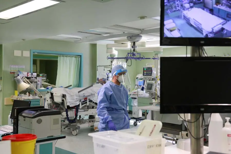 L'Iss: nessuna regione a rischio alto. Calano i ricoveri in Rianimazione