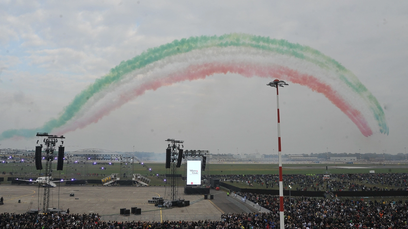 Linate Air Show, il gran giorno delle Frecce Tricolore