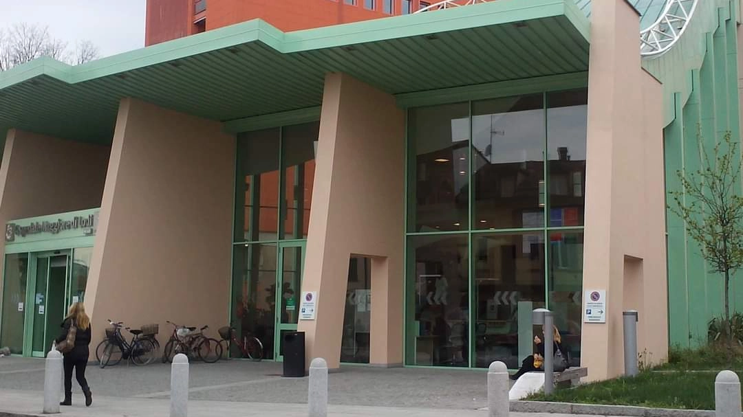 La facciata dell'ospedale di Lodi