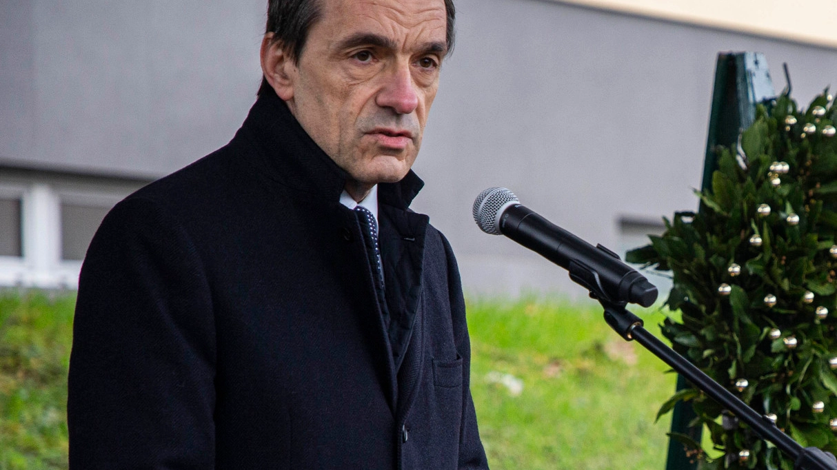 Il questore Sergio Bracco durante la commemorazione della strage di via Schievano