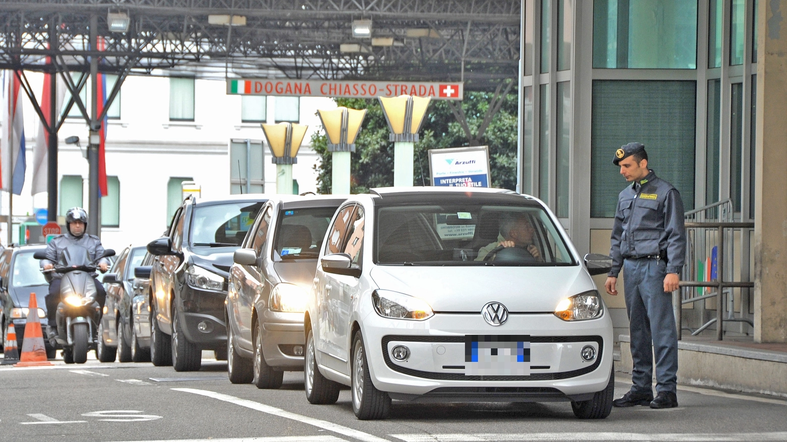 La frontiera di Como Chiasso tra Italia e Svizzera La frontiera di Como Chiasso tra Italia e Svizzera