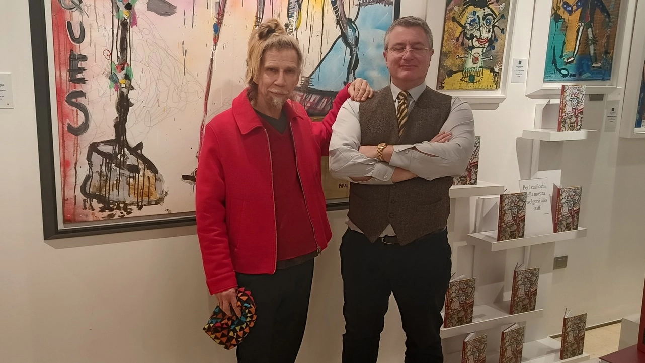 L’artista newyorkese Paul Kostabi e il direttore di Casati Arte, Luca Manganiello
