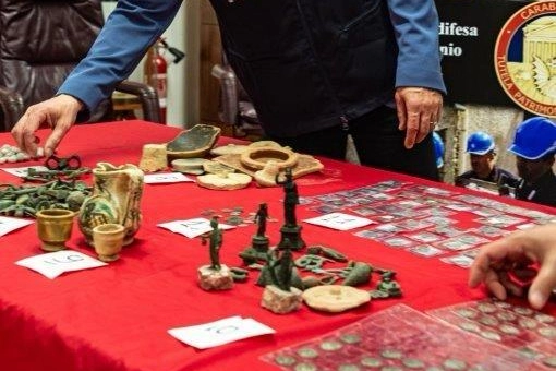 Mantova, monete d’oro e preziosi oggetti antichi nascosti nella sua villa
