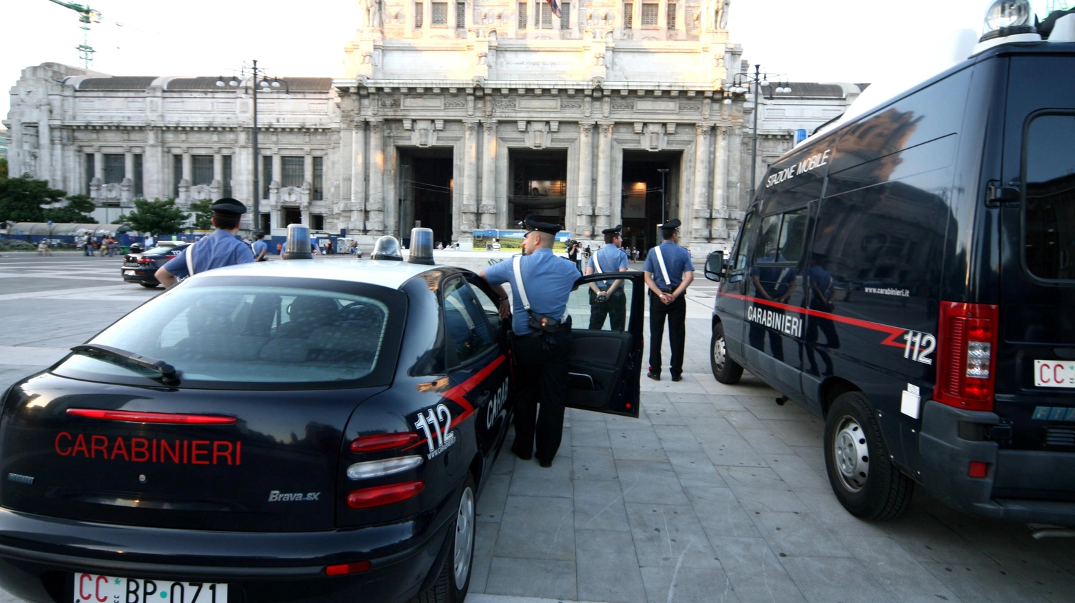 Carabinieri in stazione Centrale