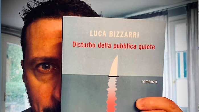 Il comico del duo Paolo e Luca, presenta in streaming il suo romanzo giallo. Prima di lui Paolo Nelli, il giorno successivo la prima nazionale di Fabiano Massimi.