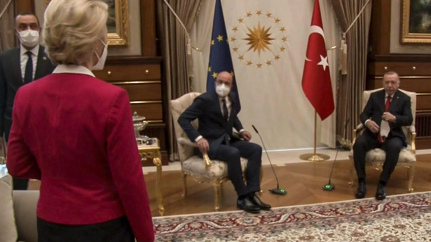 Ursula Von der Leyen, Charles Michel e Recep Tayyip Erdogan (Ansa)