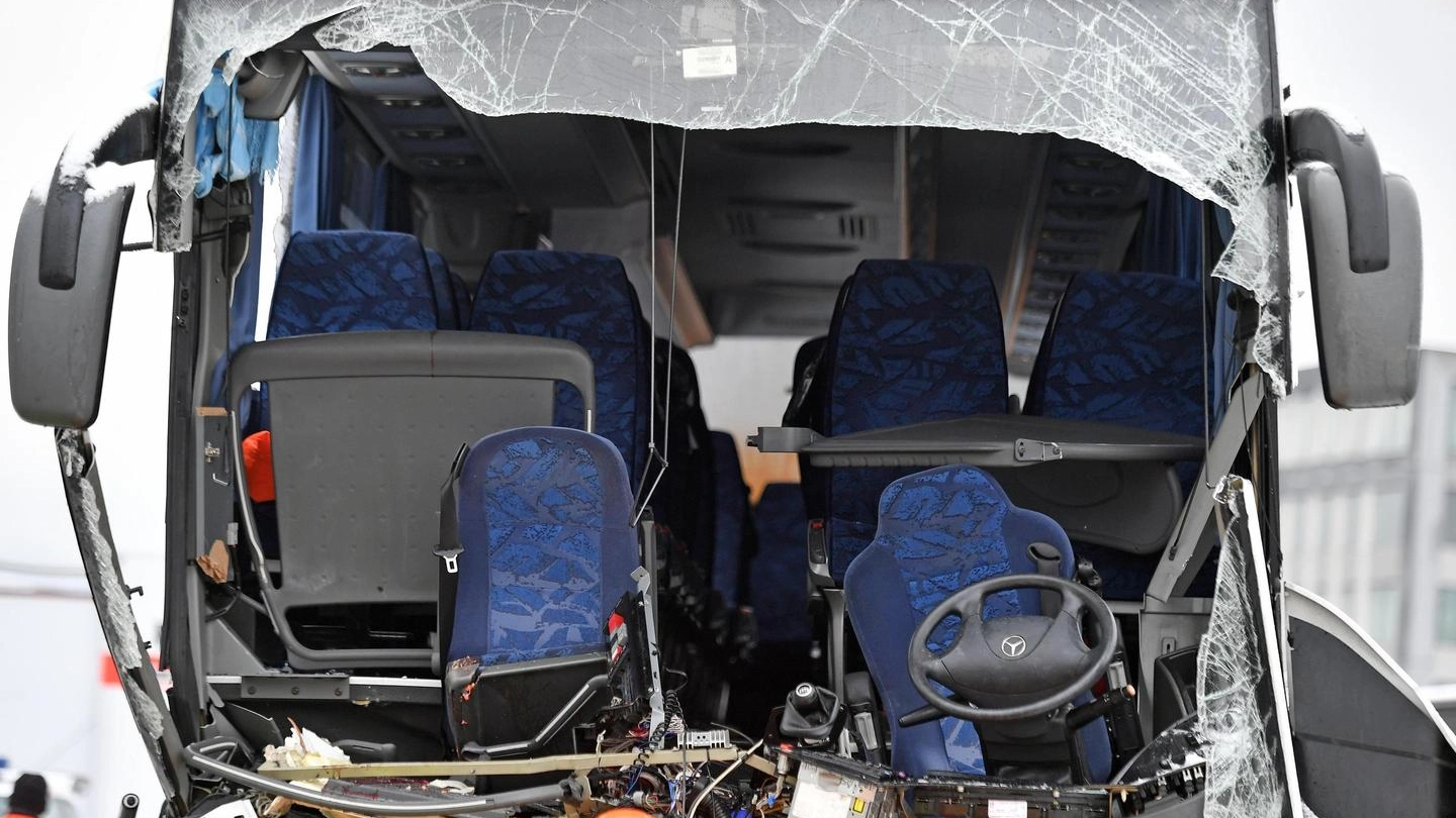 Zurigo, bus si schianta in autostrada: morta italiana (Ansa)