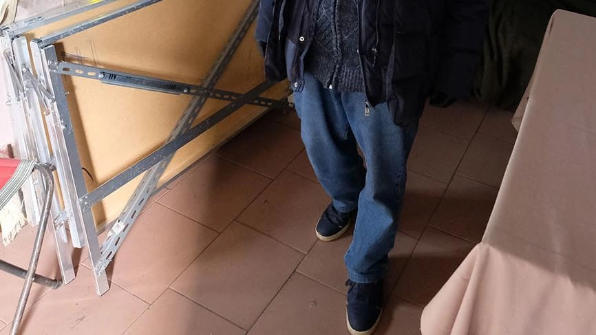 Un garage come casa. L’odissea di Savas: "Ma prima di lui c’è chi ha più bisogno" Un garage come casa. L’odissea di Savas: "Ma prima di lui c’è chi ha più bisogno"