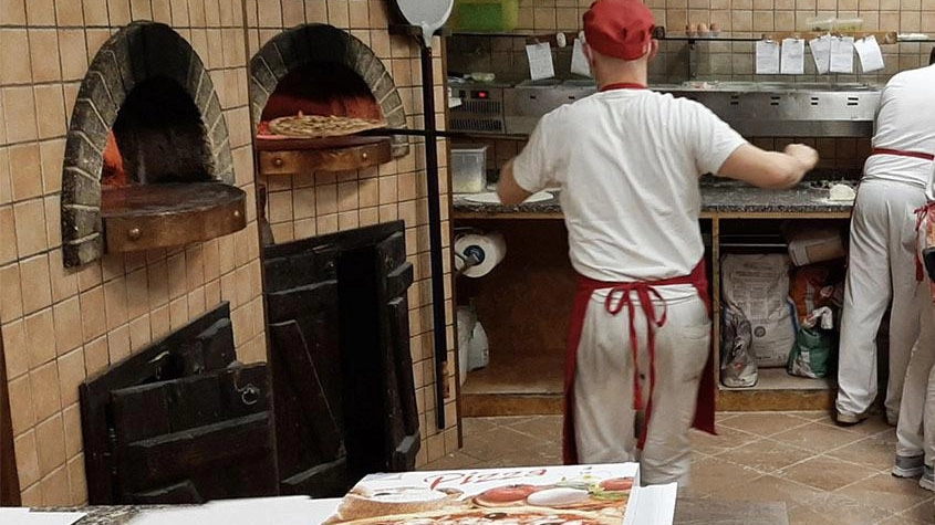 Ristoranti, 21 lavoratori in nero Maxi controllo della Finanza Ristoranti, 21 lavoratori in nero Maxi controllo della Finanza