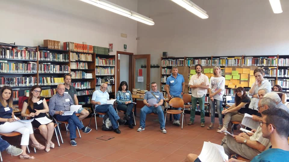 Un’assemblea cittadina a Cesano Boscone