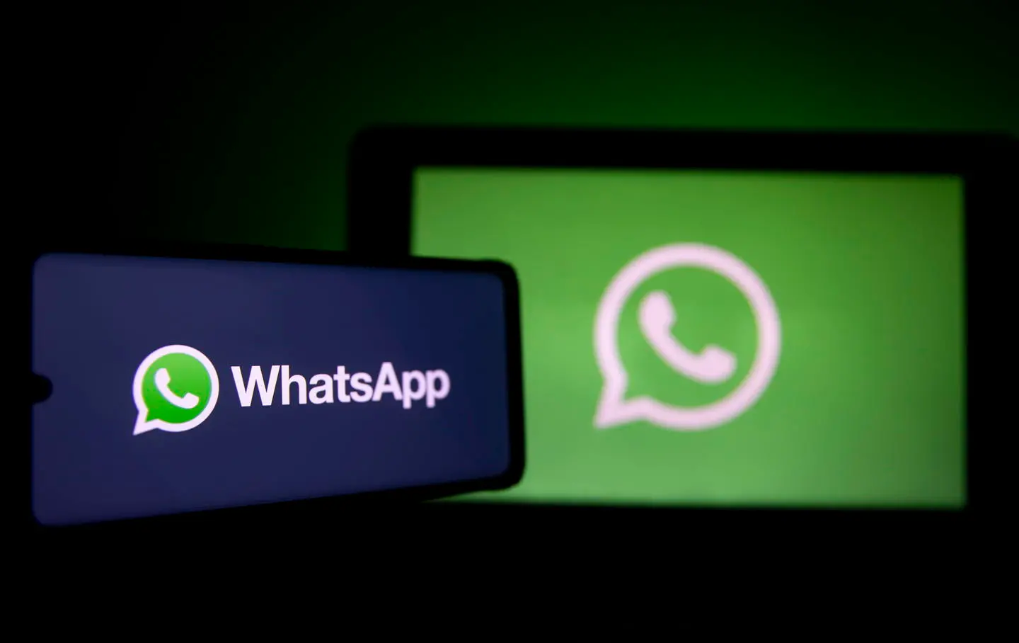WhatsApp rosa: è una truffa. Come risolvere il problema