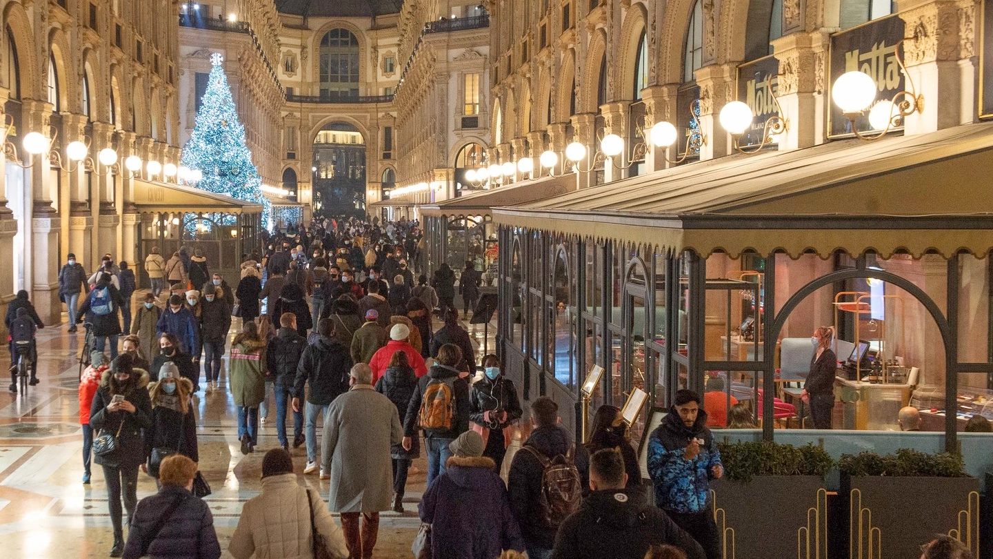 Shopping natalizio in Galleria Vittorio Emanuele