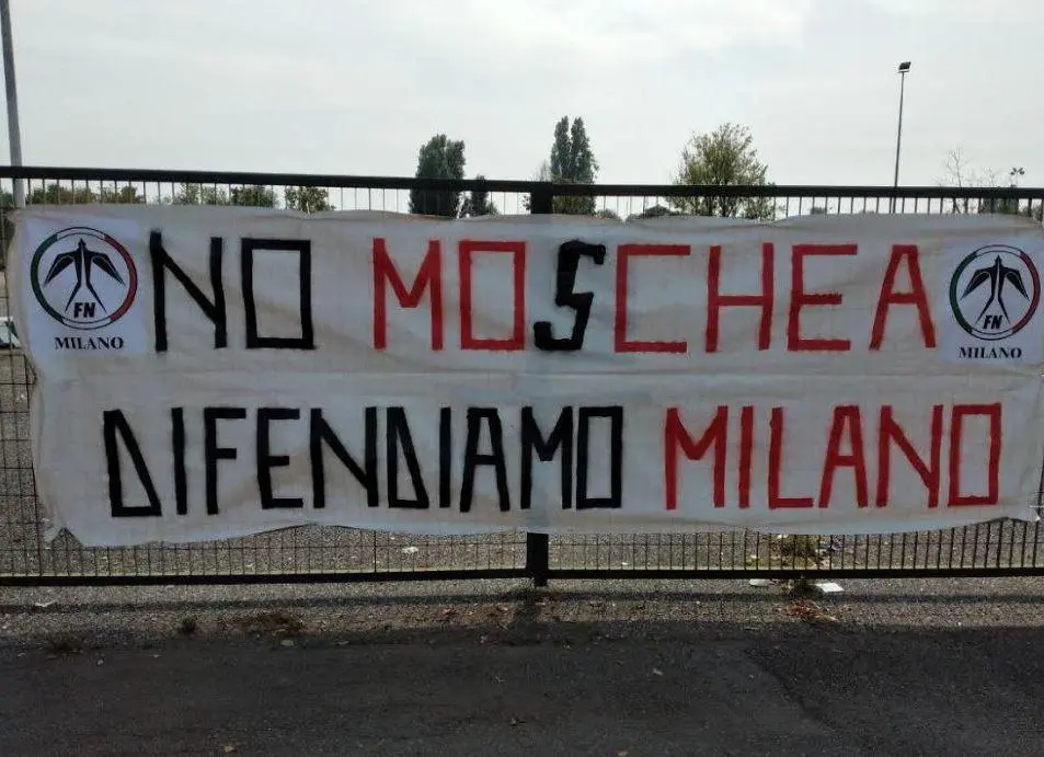 Blitz di Forza Nuova contro la moschea "Difendiamo Milano"