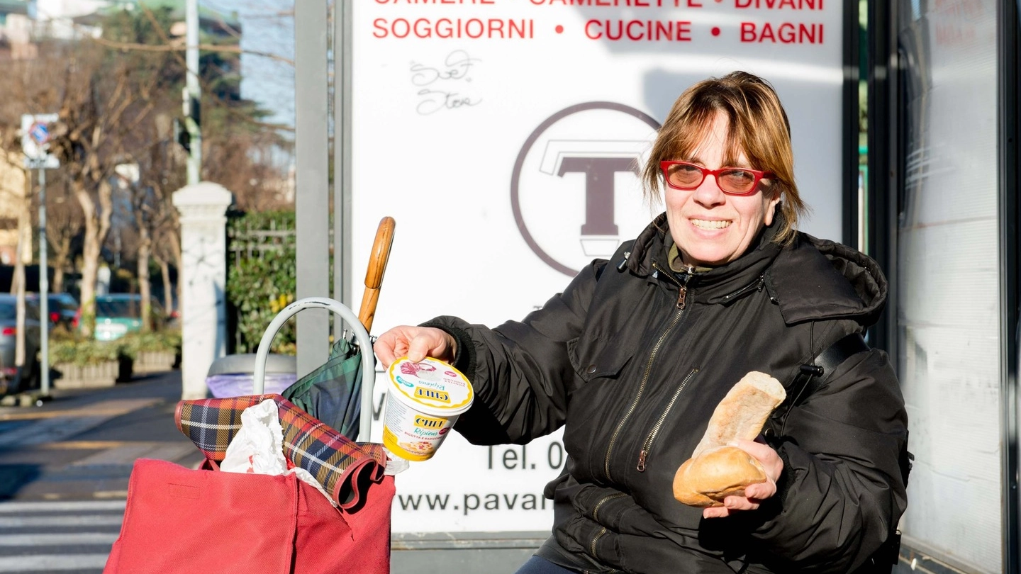 Santa Meli raccoglie il cibo a Milano e lo consegna alle famiglie bisognose di Bollate