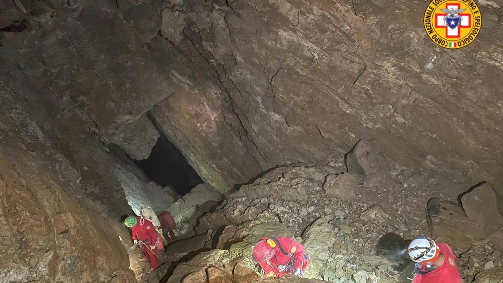 Le operazioni di salvataggio nella grotta del Remeron