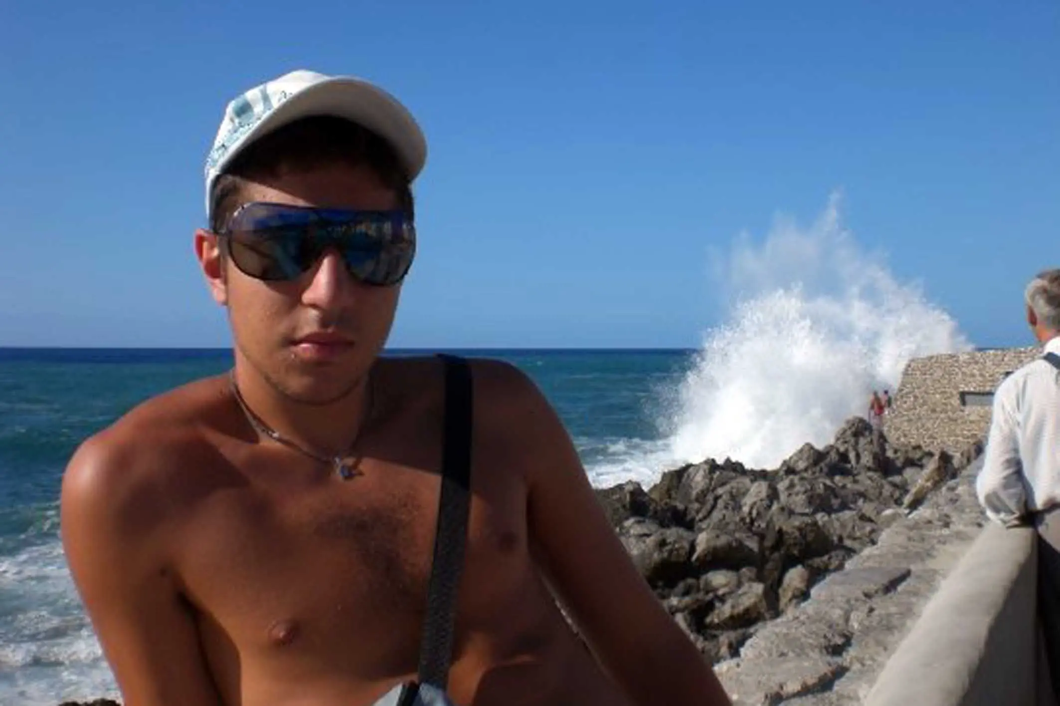 Investì Matteo La Nasa, morto sedici mesi dopo l'incidente: l'automobilista patteggia. Scoppia la rabbia della famiglia